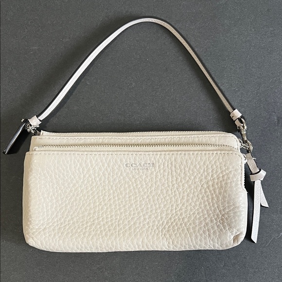 Coach Cream Leather Wristlet EUC - Picture 1 of 13